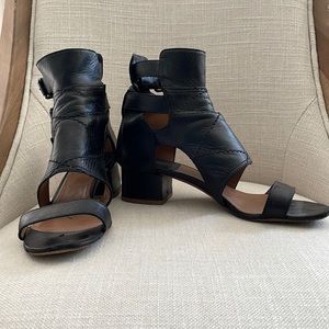 Laurence Dacade black buckle sandals. Size 38.5
